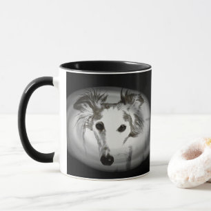 Silken Windhound in Grays Tasse