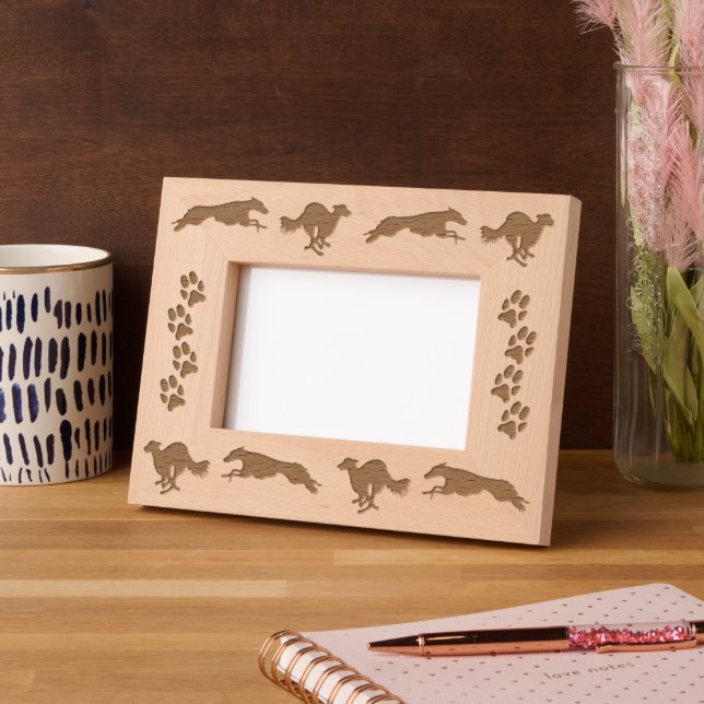 Silken Windhounds laufen Geätzte Rahmen (Links)