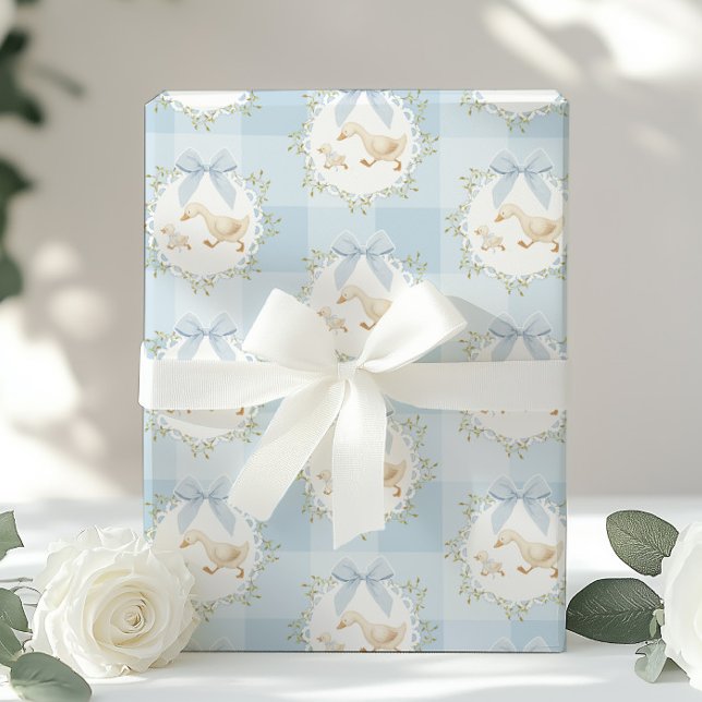 Silly Goose Blue Bow Whimsical Preppy Gingham Geschenkpapier (Von Creator hochgeladen)