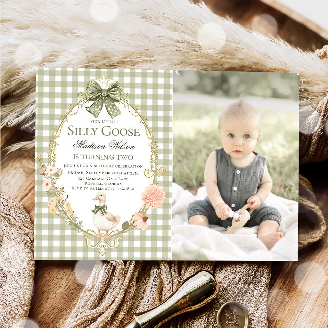 Silly Goose Floral Green Gingham Birthday Photo Einladung (Von Creator hochgeladen)
