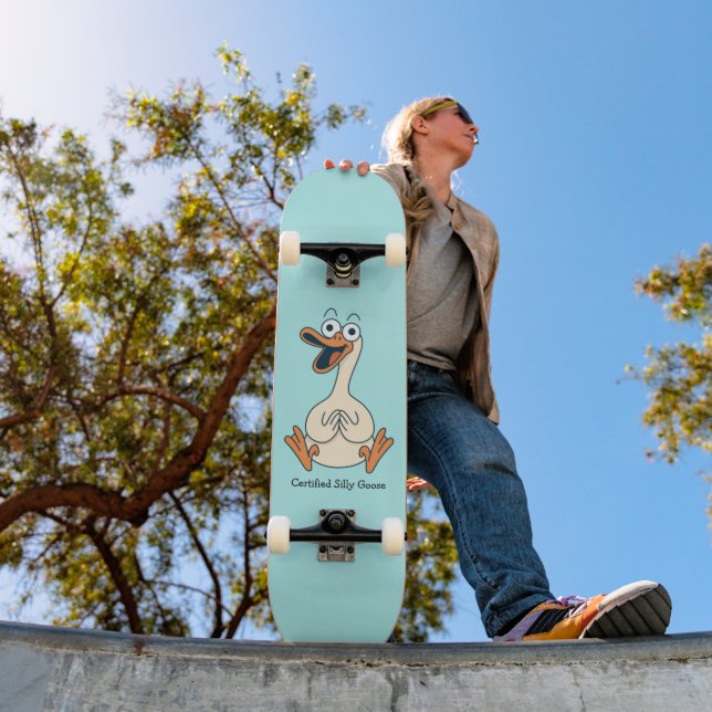 Silly Goose, Quirky, Funny Cartoon Goose Skateboard (Außenbereich 1)