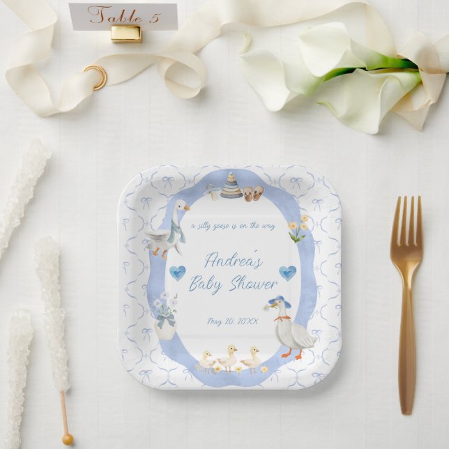 Silly Goose Whimsical Bow Baby Boy Shower Pappteller (Hochzeit)