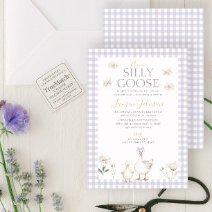 Silly Goose Whimsical Lila Gingham-Baby-Empfang Einladung
