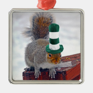 Silly Squirrel with Green Striped Hat Ornament Aus Metall