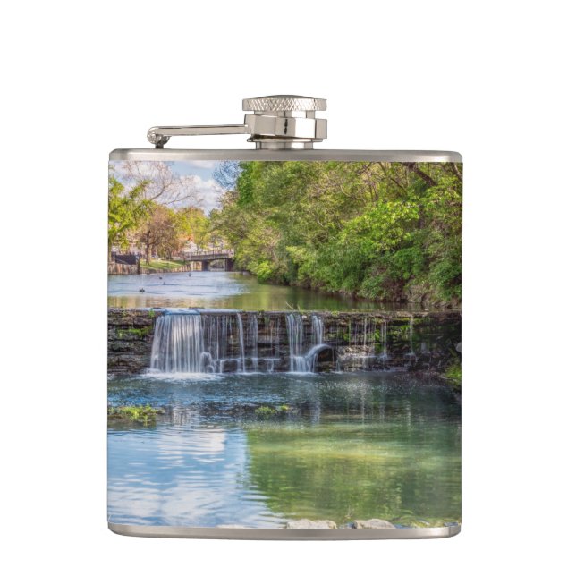 Siloam Springs Sager Creek Wasserfall Flasche Flachmann (Vorderseite)