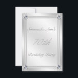 Silver and Diamond Effect 70. Geburtstagspartei Einladung<br><div class="desc">Diese elegante, feminine 3, 5 x 5 Zoll Einladung für eine 70. Geburtstagsparty hat einen schattigen Hintergrund in metallisch silbergrauen Tönen mit Bändern von Rohren in den gleichen Farben. Faltenförmige Diamanten Button der Ecken und des Textes: Der 70. in einem dekorativen silbernen Schriftart schmückt das Zentrum. Andere Größen und Farben...</div>