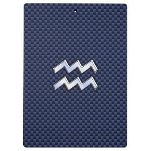 Silver Aquarius Schild auf Navy Blue Carbon Fibre Klemmbrett