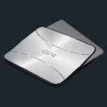 Silver Background Streifen Akzent Laptop-Sieb Laptopschutzhülle<br><div class="desc">Bild eines silbergrauen metallischen Hintergrunds mit zwei glänzenden silbernen Streifen Akzent. Optionales Monogramm.</div>