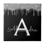 Silver Black Luxe Glitzer Glam Monogram Name Fliese<br><div class="desc">Monogram Name und Initial Keramik Tiles für Silver und Black Sparkle Glitzer. Das macht den perfekten 16 Geburtstag,  Hochzeit,  Brautparty,  Jubiläum,  Babydusche oder Junggeselinnen-Abschied Geschenk für jemanden,  der Lieben glamourösen Luxus und schicke Stile.</div>