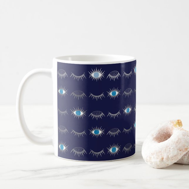 Silver Blue Evil Eye Eyelashes Nazar Mati Muster Kaffeetasse (Mit Donut)