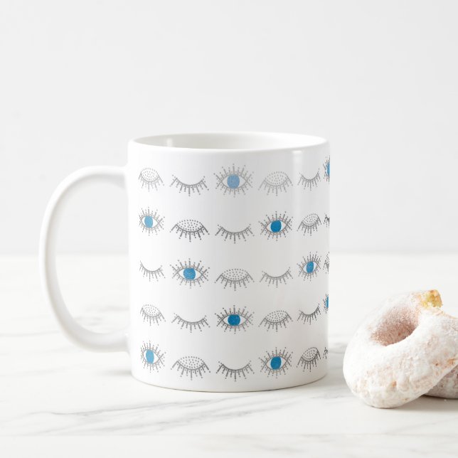 Silver Blue Evil Eye Eyelashes Nazar Mati Muster Kaffeetasse (Mit Donut)