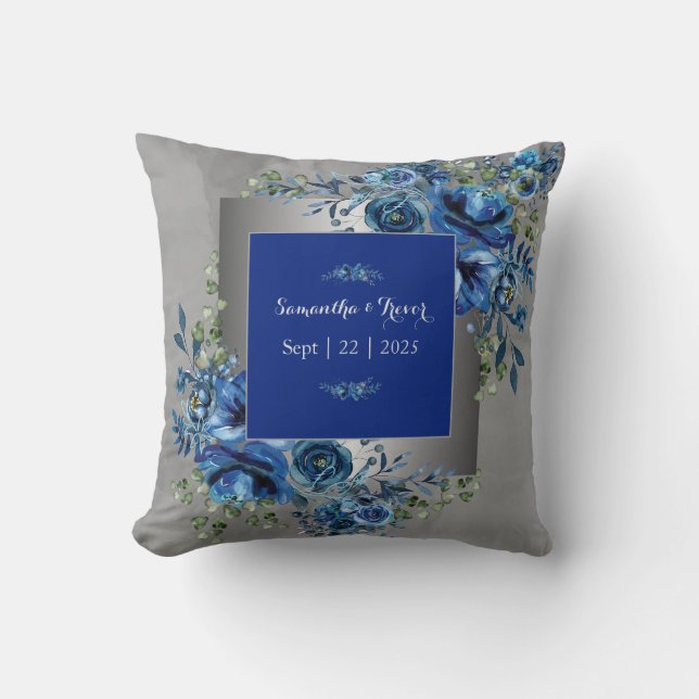 Silver & Blue Petal Symphony Throw Kissen (Vorderseite)