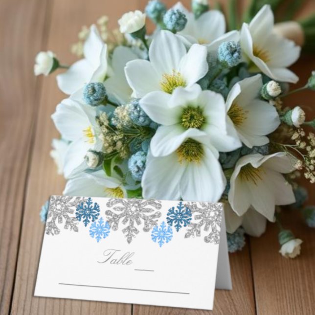 Silver Blue Snowflakes Winterhochzeit Platzkarte (Von Creator hochgeladen)