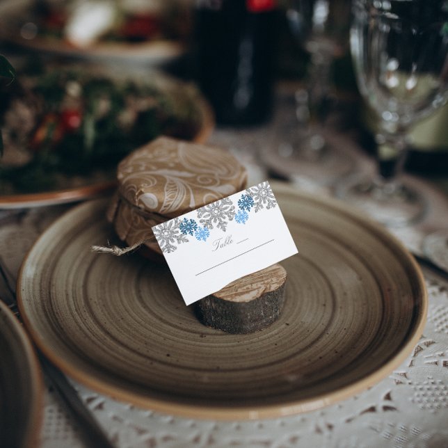Silver Blue Snowflakes Winterhochzeit Platzkarte (Von Creator hochgeladen)