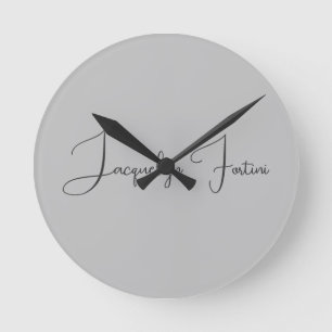 Silver Color Elegante Graue Kalligraphie Name Runde Wanduhr