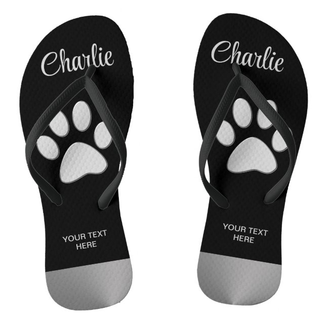 Silver Dog Paw auf schwarzem Hintergrund Flip Flops (Fußbett)