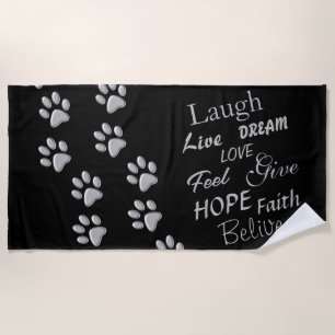 Silver Dog Paws Schwarzer Hintergrund Print Patter Strandtuch