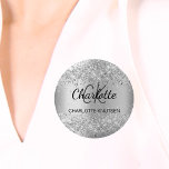 Silver eleganter Name Button<br><div class="desc">Ein Imitat silber aussehender Hintergrund mit Konfetti. Personalisieren und fügen Sie Ihre Monogramm-Initialen,  Vornamen und vollständigen Namen.</div>