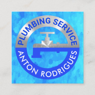 Silver Faucet-Pipeline in blauen Grunge-Gewässern Quadratische Visitenkarte