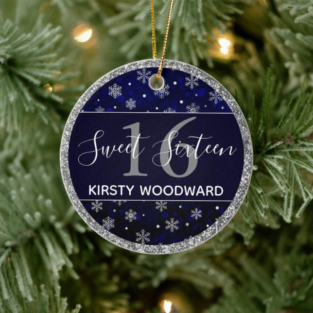 Silver Foil Snowflakes & Blue Bokeh Sweet 16 Keramik Ornament (Baum)
