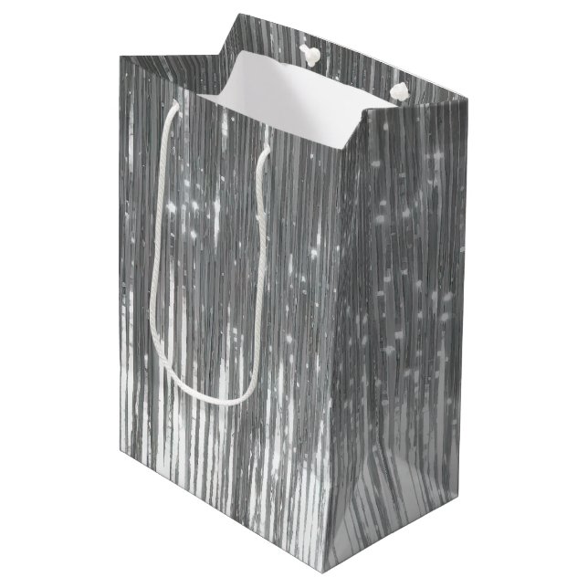 Silver Glam Tinsel Stripes Mittlere Geschenktüte (Vorderseite Schrägansicht)