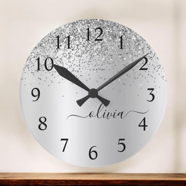 Silver Glitter Glam Metal Monogram Runde Wanduhr (Von Creator hochgeladen)