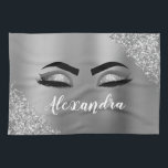 Silver Glitter Sparkle Eyelashes Monogram Geschirrtuch<br><div class="desc">Silver Imitats Foil Metallic Sparkle Glitzer gebürstete Metal Monogram Name and Initial Eyelashes (Lashes),  Eyelash Extensions und Eyes Kitchen Totuch. Das Design macht den perfekten 16 Geburtstag,  Hochzeit,  Brautparty,  Jubiläum,  Babydusche oder Junggeselinnen-Abschied Geschenk für jemanden,  der einen trendigen coolen Stil sucht.</div>