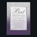 SIlver Glitzer eleganter lila Chic Bat Mitzvah Einladung<br><div class="desc">Ein modernes,  hübsches und elegantes Imitat silberne Glitzer Dusche ombre mit lila Farbblock Bat Mitzvah Einladung mit silbernen Glitzer ombre Muster verblassen auf einem lila Hintergrund mit und eleganten Rahmen aus Gold Perfekt für eine Prinzessin Bat Mitzvah</div>