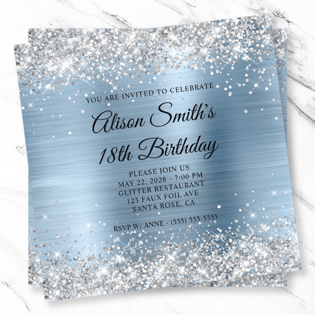 Silver Glitzer Light Blue Monogram 18. Geburtstag Einladung (Silver Glitter Light Blue Monogram 18th Birthday Invitation)