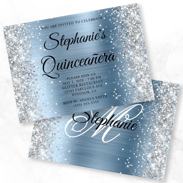 Silver Glitzer Light Blue Monogram Quinceanera Einladung (Silver Glitter Light Blue Monogram Quinceanera Invitation)