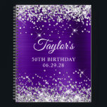 Silver Glitzer Lila Foil 50th Birthday Guest Notizbuch<br><div class="desc">Erstellen Sie Ihr eigenes 50. Geburtstagsgestalterdesign auf einem leeren Notebook. Girly Imitate funkelnd silber Glitzer auf der Ober- und Unterkante, über einem Imitat indigo und lila gebürstete Metall-Stil glänzende Folie. Passen Sie die Stile des Schriftartes an, um Ihr eigenes Gästebuch zu kreieren. Eine klassische, elegante Kalligraphie gepaart mit einem Schriftart...</div>