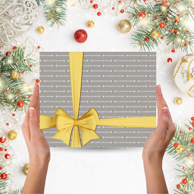 Silver Graue Wiederholung Name Muster Weihnachtsge Geschenkpapier Set (Elegant Silver and White Personalized Name Repeating Pattern Snowman Christmas Gift Wrapper)
