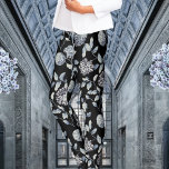 Silver Gray auf Black Modern Vintag Floral Toile Leggings<br><div class="desc">Ein Vintages Blumenmuster,  digitalisiert und farbig in einem großen Muster auf einem schwarzen Hintergrund.</div>