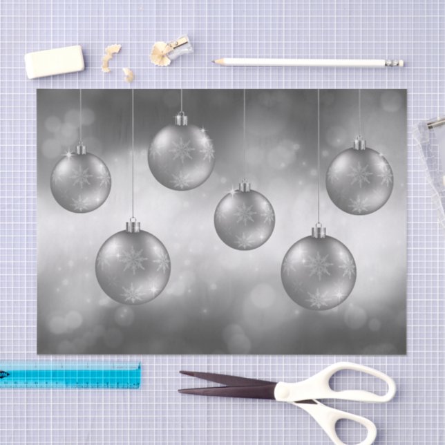 Silver Gray Christmas Baubles on Gray Bokeh Seidenpapier (Handwerk)