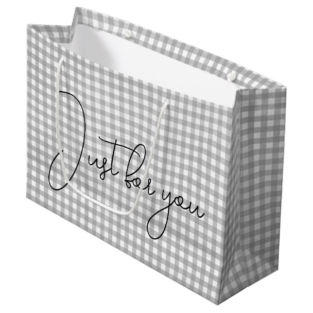 Silver Gray Gingham Print Große Geschenktüte (Vorderseite Schrägansicht)