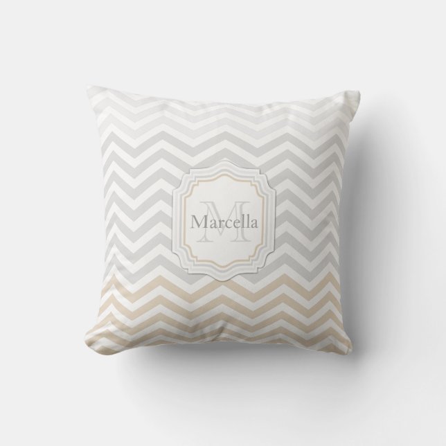 Silver Gray Gold Chevron Monogram Throw Pillow Kissen (Vorderseite)