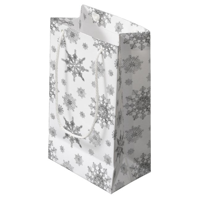 Silver Gray Snowflakes Pattern Kleine Geschenktüte (Vorderseite Schrägansicht)