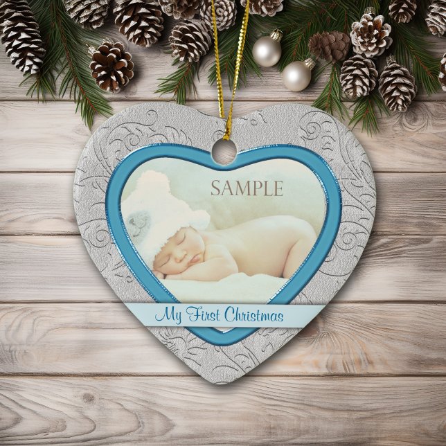 Silver Heart Swirl Baby Boy Erste Weihnachten Keramik Ornament (Von Creator hochgeladen)