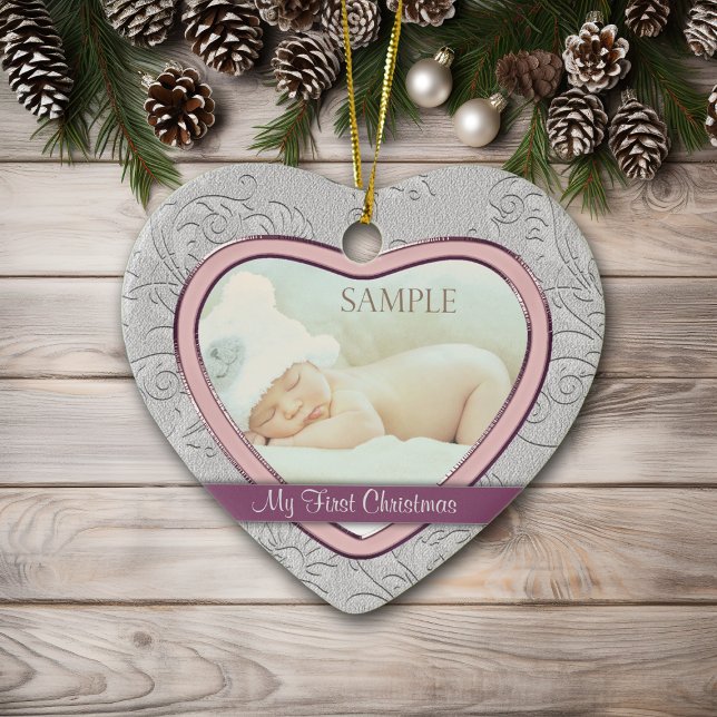 Silver Heart Swirl Baby Girl First Christmas Keramik Ornament (Von Creator hochgeladen)