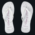 Silver Lace Cassis auf White Trauzeugin Wedding Flip Flops<br><div class="desc">Diese wunderschönen Hochzeitskippen sind eine großartige Möglichkeit, Ihre Trauzeugin zu danken und zu erkennen, während sie gleichzeitig ihre Füße rette. Das elegante Design mit silbergrauer Spitze auf weißem Hintergrund und extravaganter Cassis lila, Magenta oder beerfarbener Schrift. Der Test liest Trauzeugin mit ihrem Namen unten. Ein guter Weg, ihr zu danken,...</div>