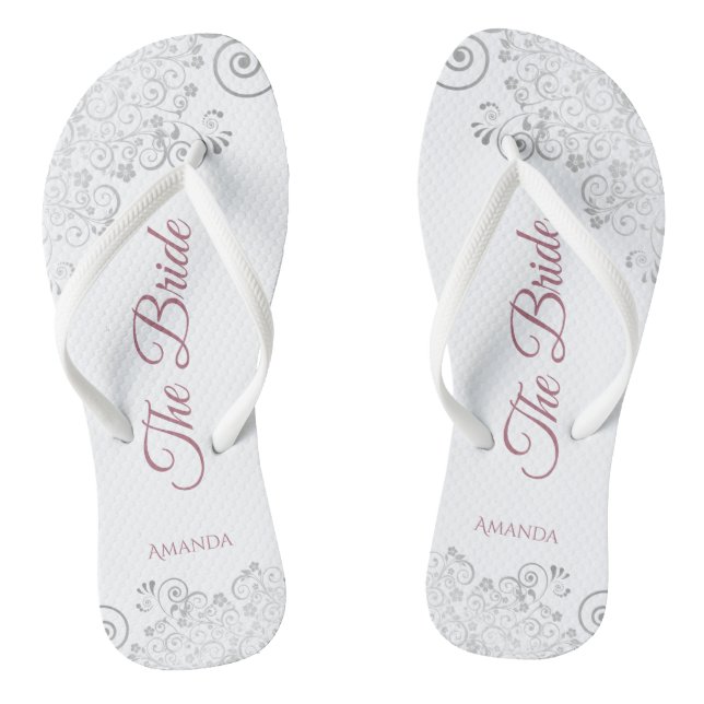 Silver Lace & Dusty Rose Script The Bride Wedding Flip Flops (Fußbett)
