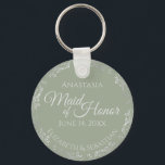 Silver Lace on Sage Green Trauzeugin Wedding Schlüsselanhänger<br><div class="desc">Diese wunderschönen Schlüsselanhänger sind so konzipiert, dass sie als Geschenk oder Gastgeschenk Hochzeit an Ihre Trauzeugin gegeben werden. Das elegante Design zeichnet sich durch einen zartrosa silbergrauen Imitat-Rahmen aus, der mit hellgrauem Text auf einem halbgrünen Hintergrund überzogen ist. Es gibt Platz für ihren Namen, das Hochzeitsdatum und die Namen des...</div>