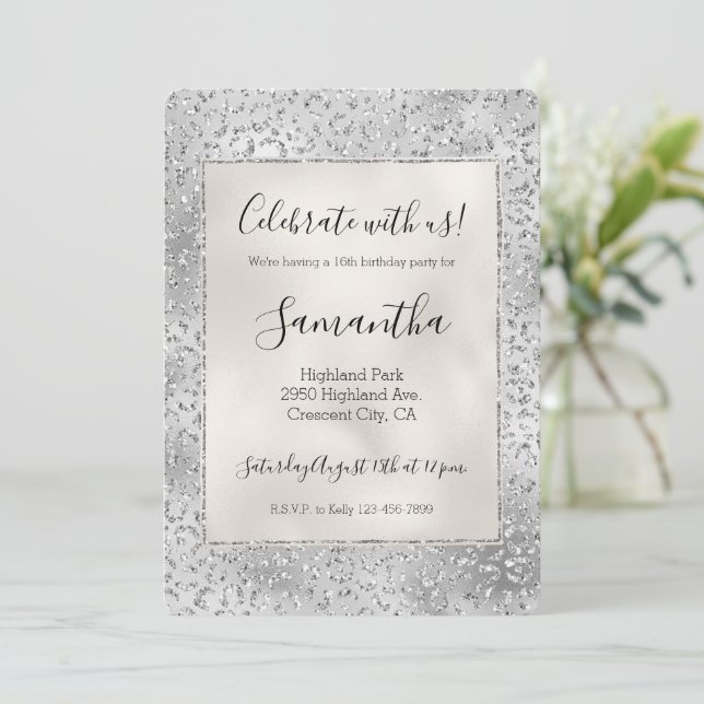 Silver Leopard Print Luxe Glitzer Einladung (Stehend Vorderseite)
