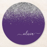 Silver Lila Glitzer Girl Monogram Name Runder Pappuntersetzer<br><div class="desc">Lila und Silver Sparkle Glitzer Script Monogram Name Paper Untersetzer. Dies macht den perfekten Abschluss,  Geburtstag,  Hochzeit,  Brautparty,  Jubiläum,  Babydusche oder Junggeselinnen-Abschied Geschenk für jemanden,  die Lieben glamourösen Luxus und schicke Stile.</div>