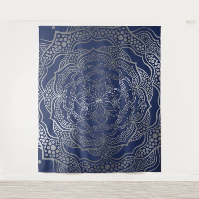 Silver Mandala Boho Chic Elegant Navy Blue Elegant Wandteppich (Vorderseite)