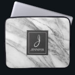 Silver Marble Elegant Monogram Laptopschutzhülle<br><div class="desc">Silberne Imitate Marmormor Elegant Monogram Case. Dieser Fall kann so angepasst werden,  dass er Ihren ursprünglichen und vollständigen Namen enthält.</div>