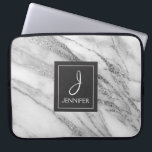 Silver Marble Elegant Monogram Laptopschutzhülle<br><div class="desc">Silberne Imitate Marmormor Elegant Monogram Case. Dieser Fall kann so angepasst werden,  dass er Ihren ursprünglichen und vollständigen Namen enthält.</div>
