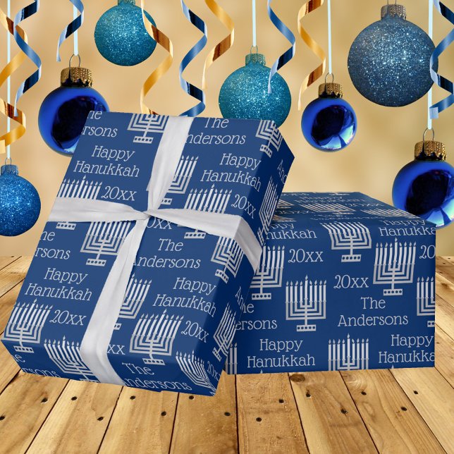 Silver Menorah Blue Chic Hanukkah Personalisiert Geschenkpapier (Von Creator hochgeladen)