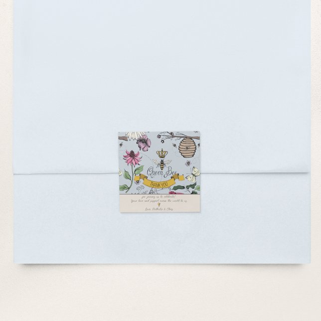 Silver Mist & Black Queen Bee and Crown Thank You Quadratischer Aufkleber (Elegant Queen Bee Thank You Sticker. Hand Drawn Floral Queen Bee Pattern: Beehive, Bees & Flowers)