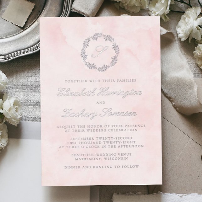 Silver Monogram Wreath Script Blush Pink Wedding Folieneinladung (Von Creator hochgeladen)